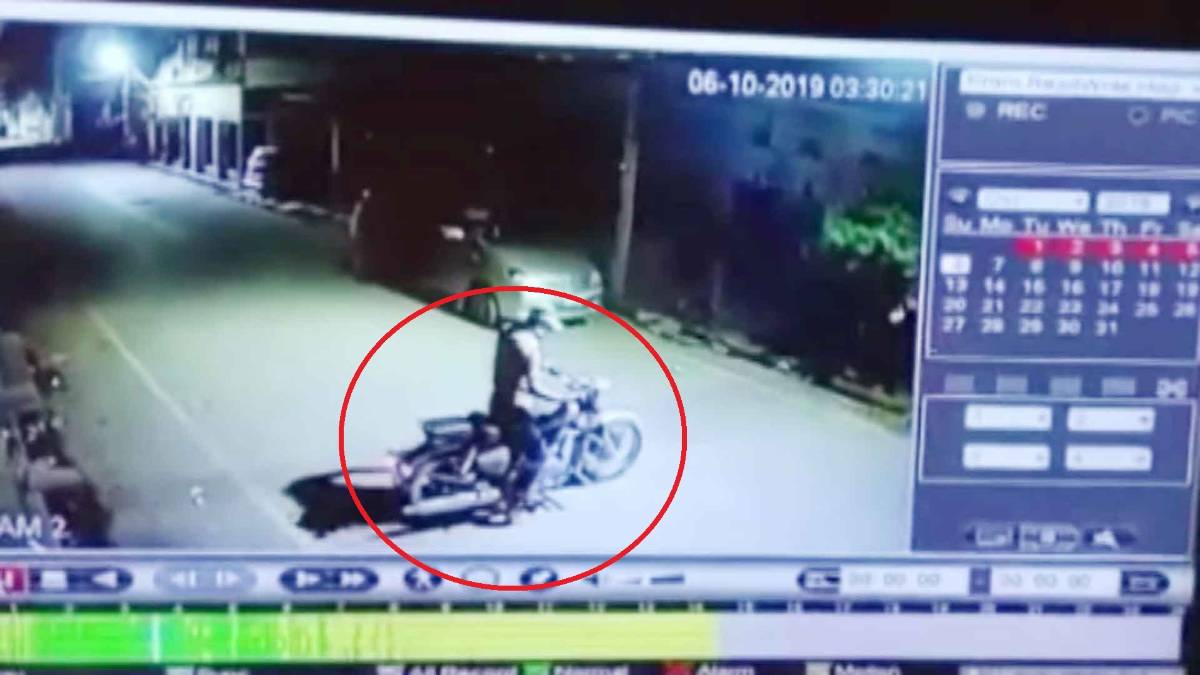 बाइक चोरी का सीसीटीवी