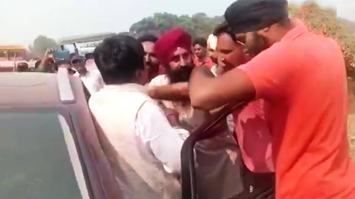 BJP नेता को पिस्टल तानना पड़ा महंगा