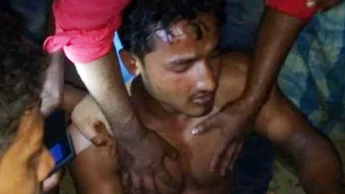 महानंदा में डूबी नाव