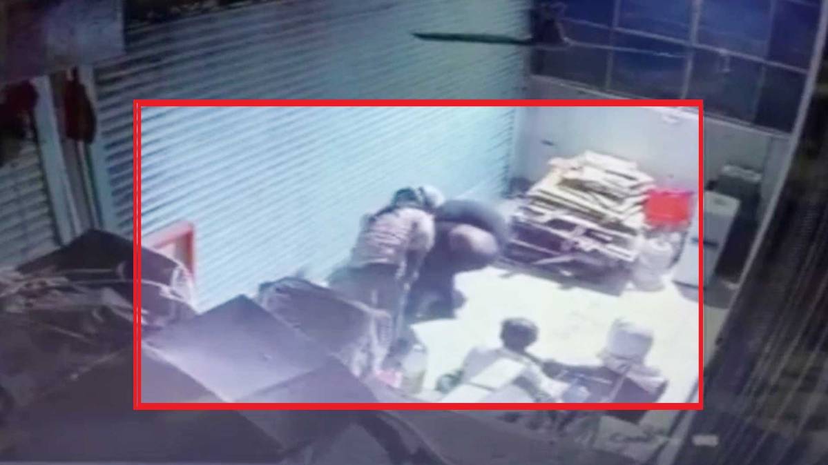 CCTV में कैद हुई वारदात