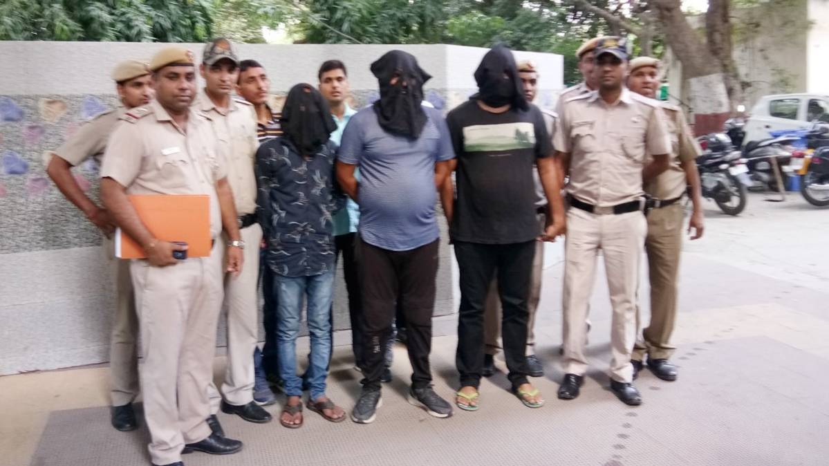 तीन लुटेरे हुए गिरफ्तार