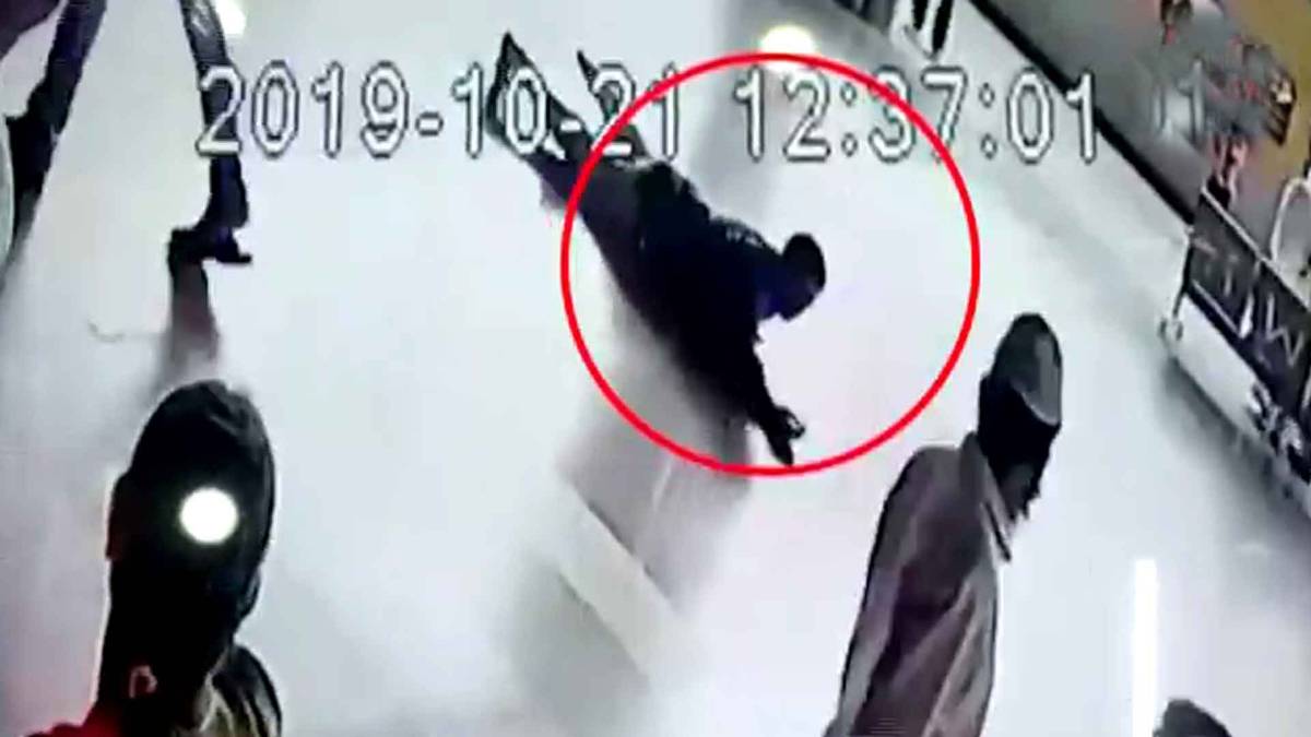 देसी बम फटने से जख्मी हुआ शख्स