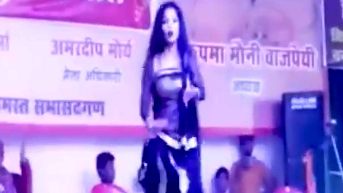 बार बालाओं का डांस (फोटो टीवी ग्रैब)