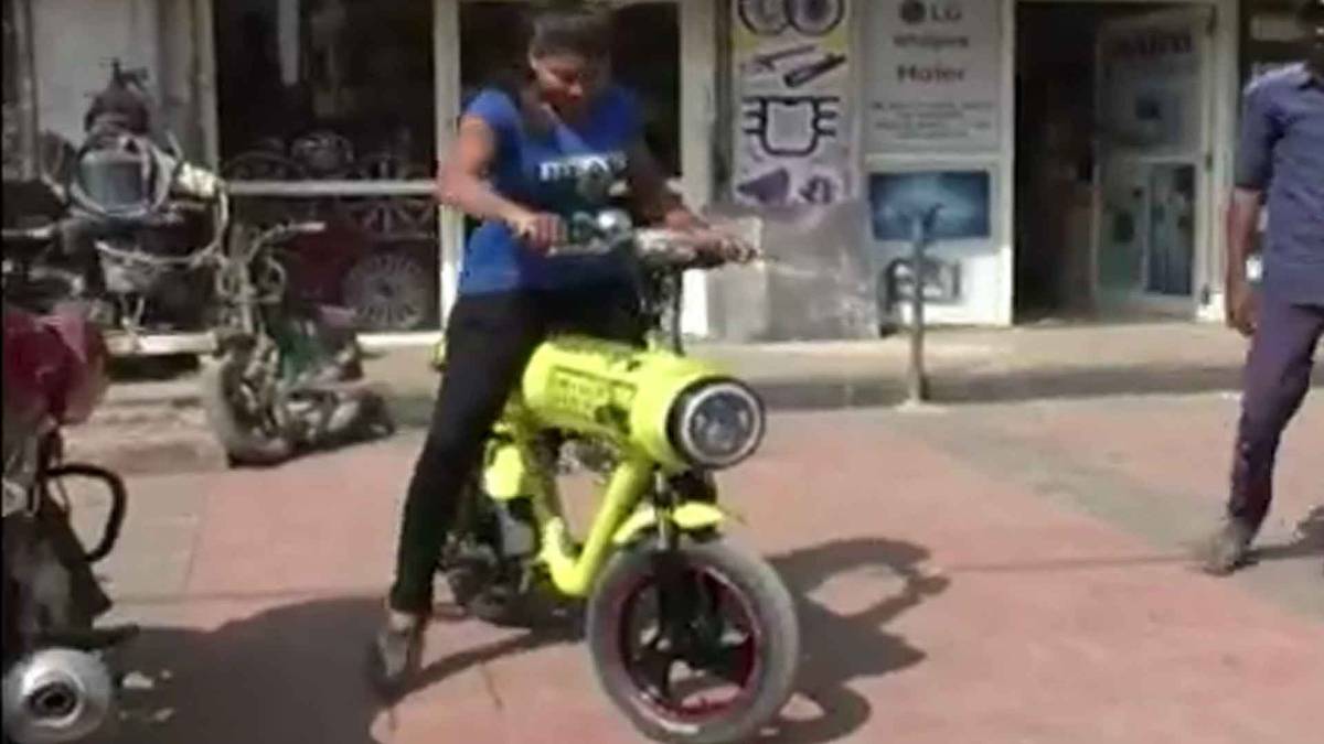 कबाड़ से बनी हुई ई-बाइक