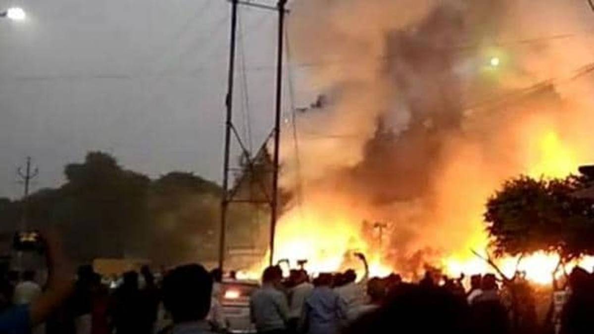 साहिबाबाद इंड्रस्ट्रियल इलाके में लगी आग (फाइल फोटो-IANS)