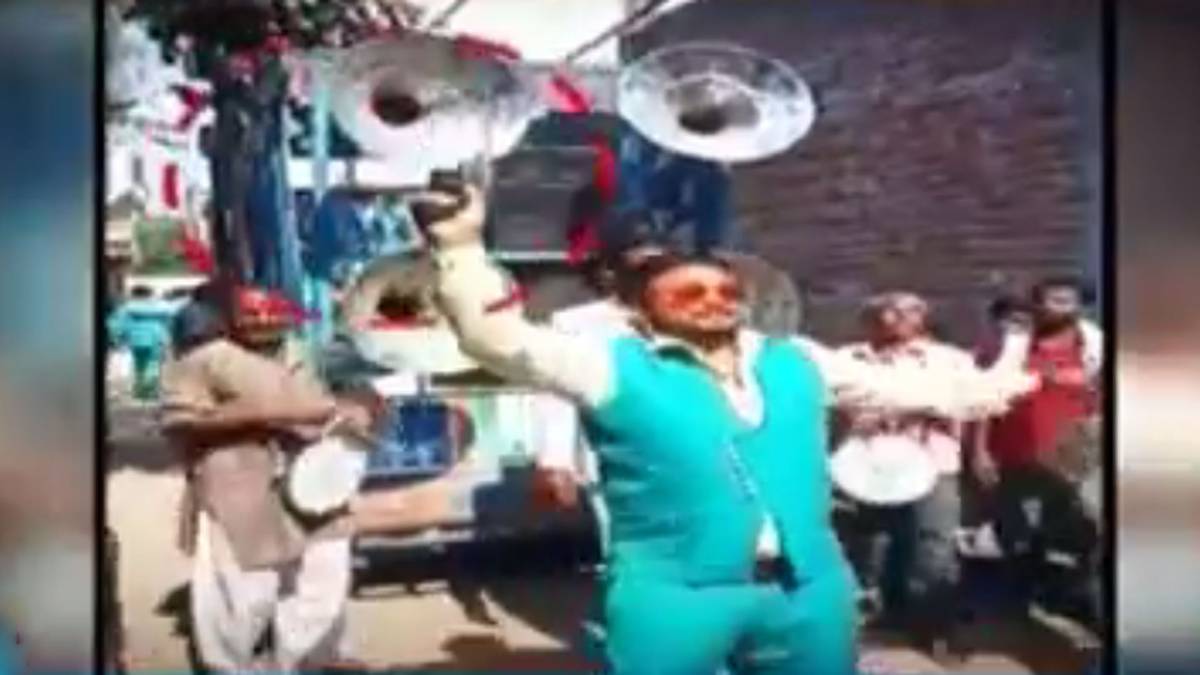 दिल्ली में हर्ष फायरिंग