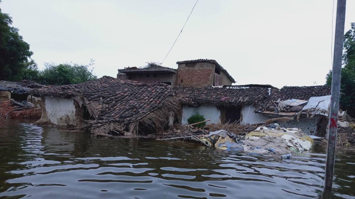 पटना में पानी है या पानी में पटना!