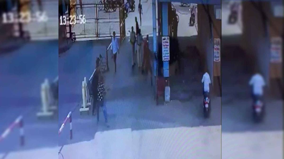 सुरक्षाकर्मी पर हमले की CCTV फुटेज