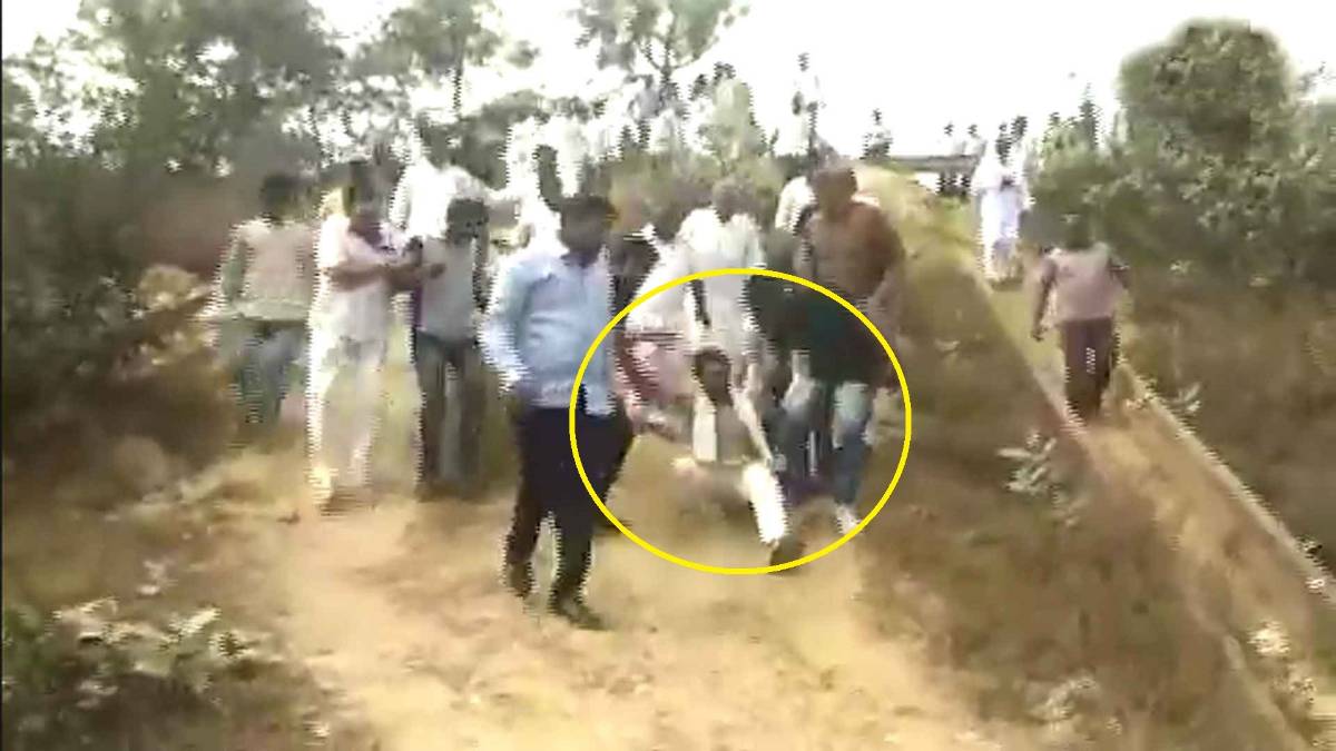 जयंत चौधरी का पैर फिसला