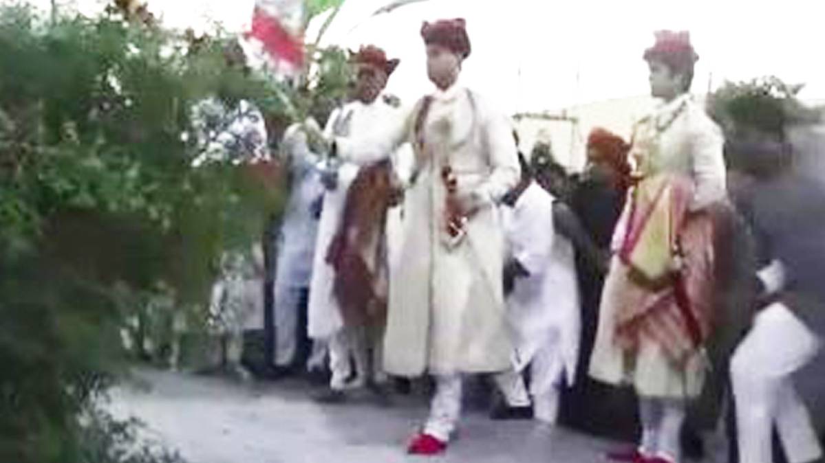 कुलदेवी की पूजा करते हुए ज्योतिरादित्य सिंधिया