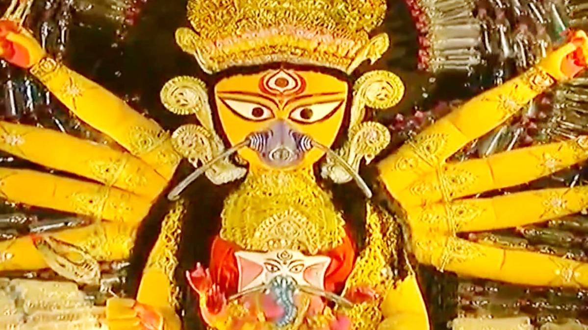 मां ने लगाया ऑक्सीजन मास्क