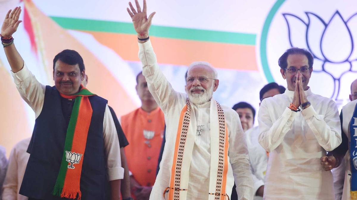महाराष्ट्र के सीएम देवेंद्र पीएम मोदी और उद्धव ठाकरे