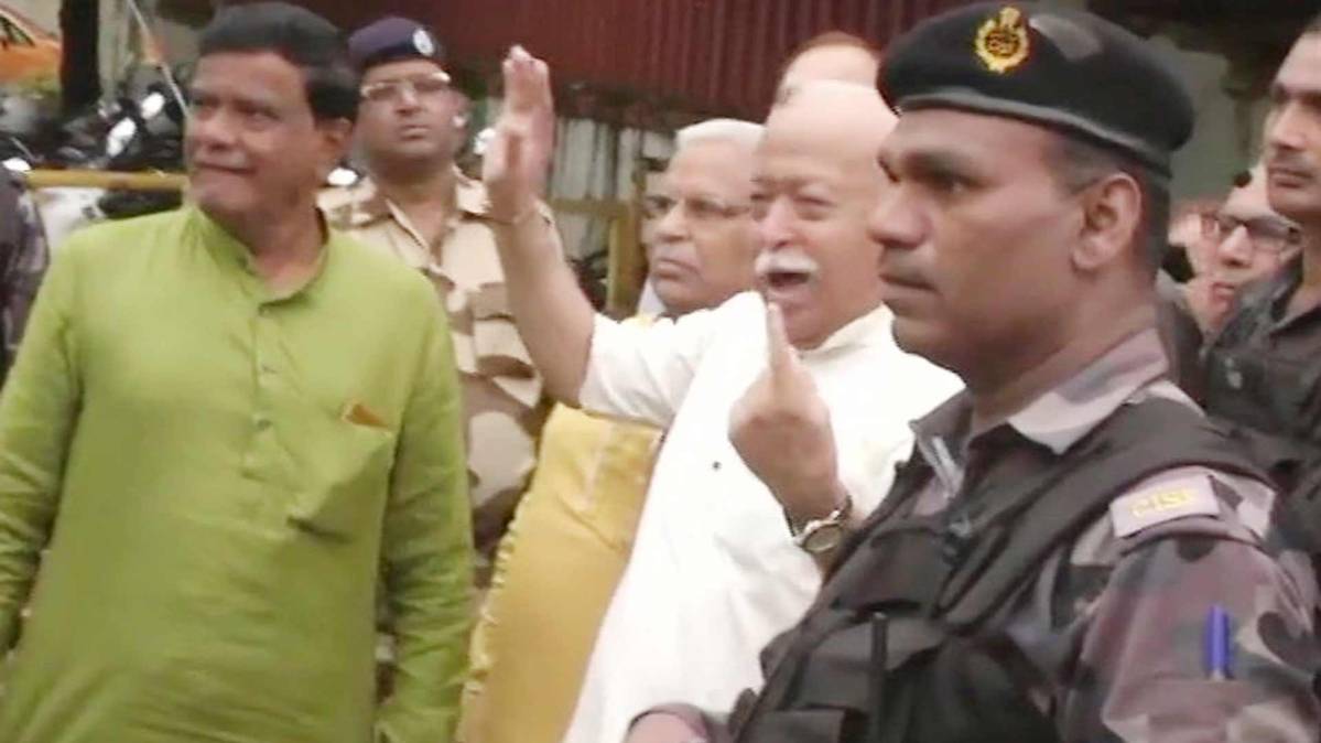 आरएसएस प्रमुख मोहन भागवत ने डाला वोट (फोटो ANI)