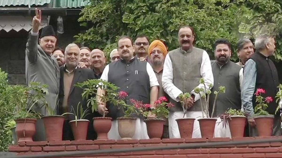 फारुक अबदुल्ला के घर पहुंचे NC के नेता