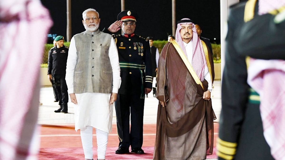 पीएम मोदी साऊदी पहुंचे (@PMOIndia)