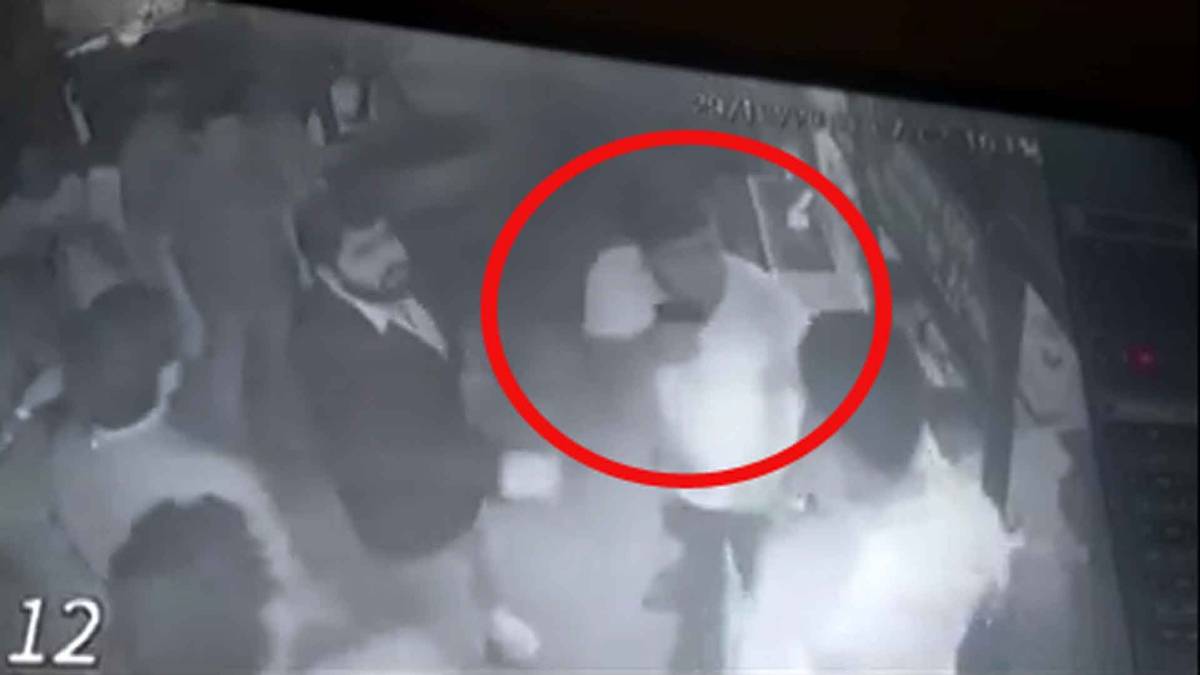 प्रयागराज में एक रेस्टोरेंट में तोड़फोड़ और फायरिंग