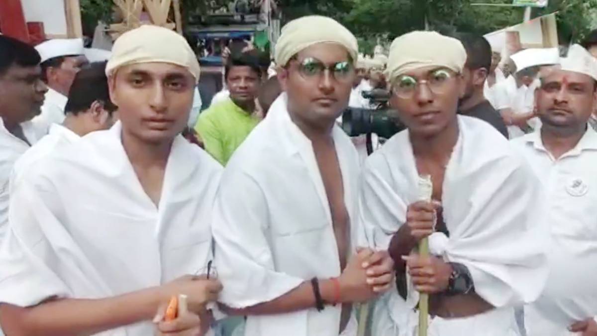 कांग्रेस की गांधी संदेश यात्रा में लाठी-धोती