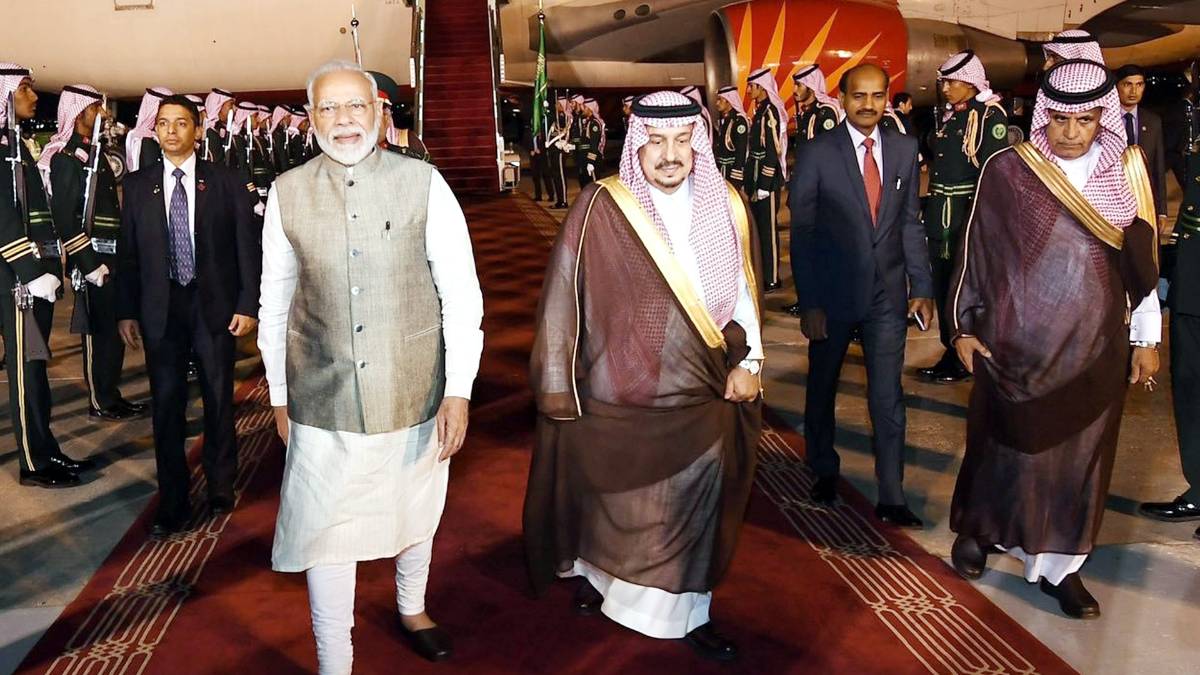 पीएम मोदी साऊदी पहुंचे (@PMOIndia)