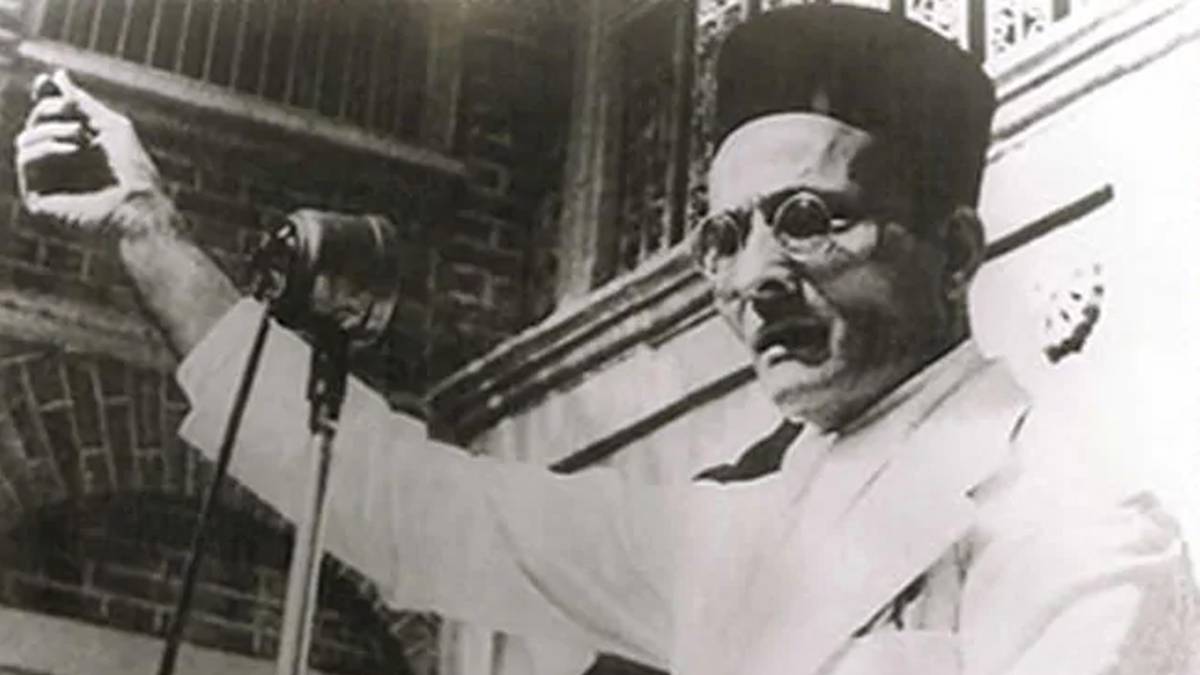 सावरकर इतिहास के निर्विवाद पात्र नहीं हैं