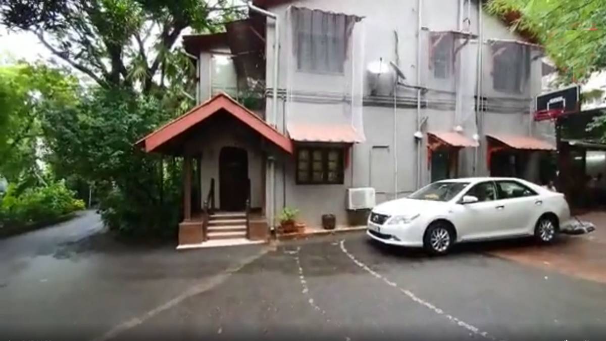 शरद पवार के घर पर सन्नाटा