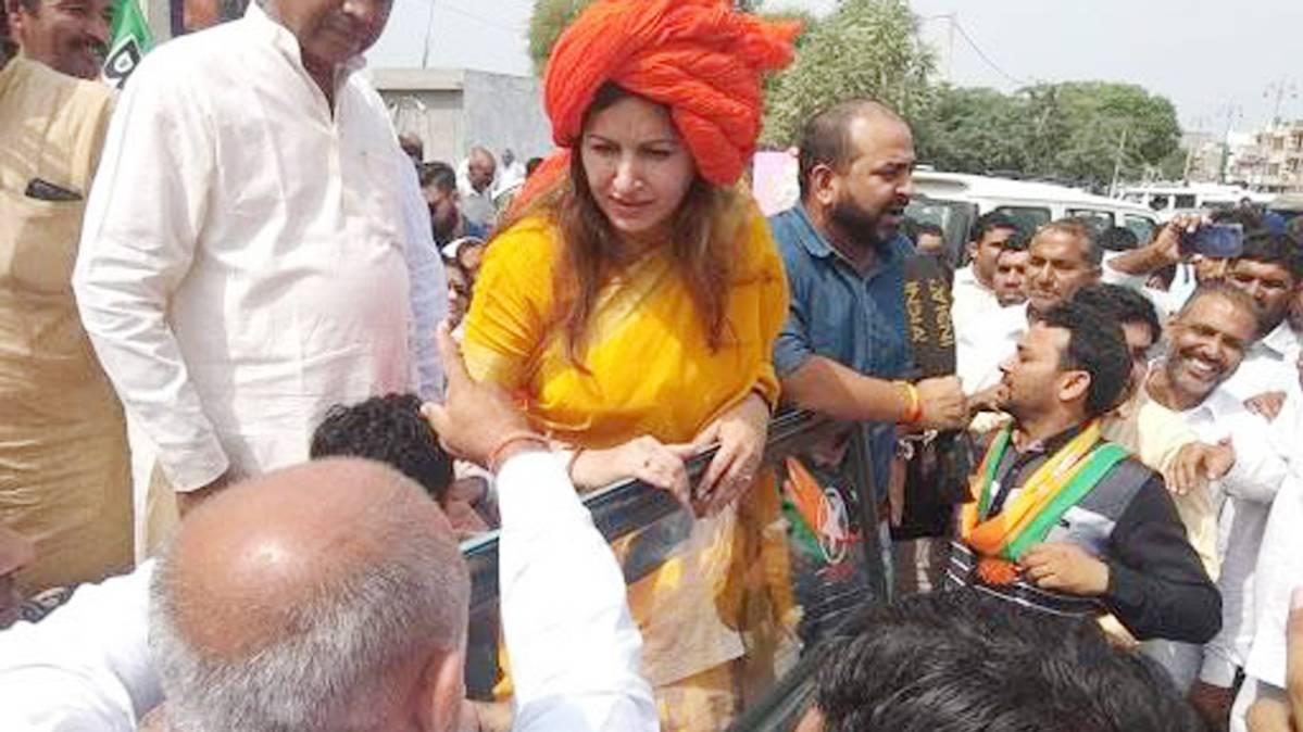 बीजेपी उम्मीदवार सोनाली फोगाट(फोटो-IANS)