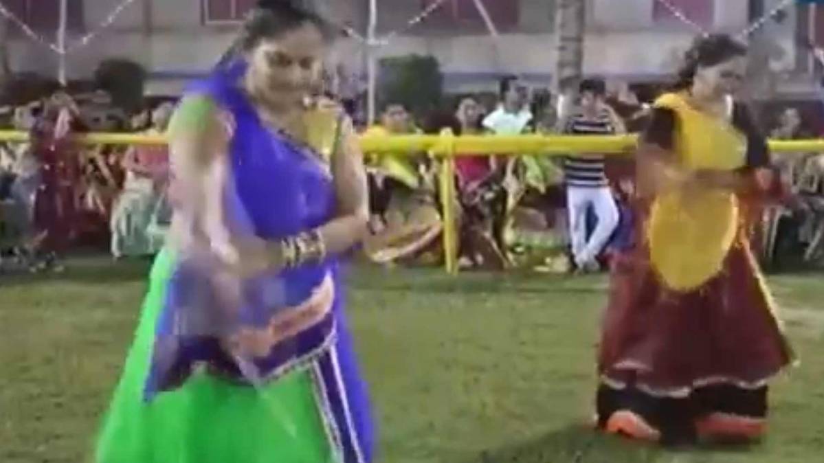 तलवार के साथ गरबा