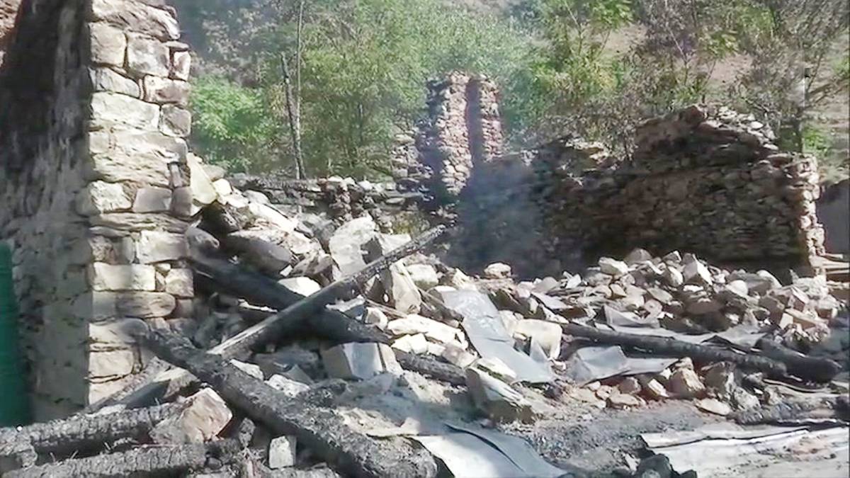 जम्मू-कश्मीर के तंगधार सेक्टर के आखिरी गांव पहुंचा आजतक(फोटो-ANI)