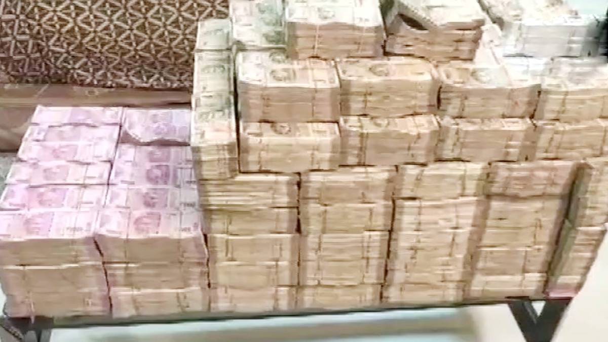 40 ठिकानों पर छापे. (फोटो- ANI)