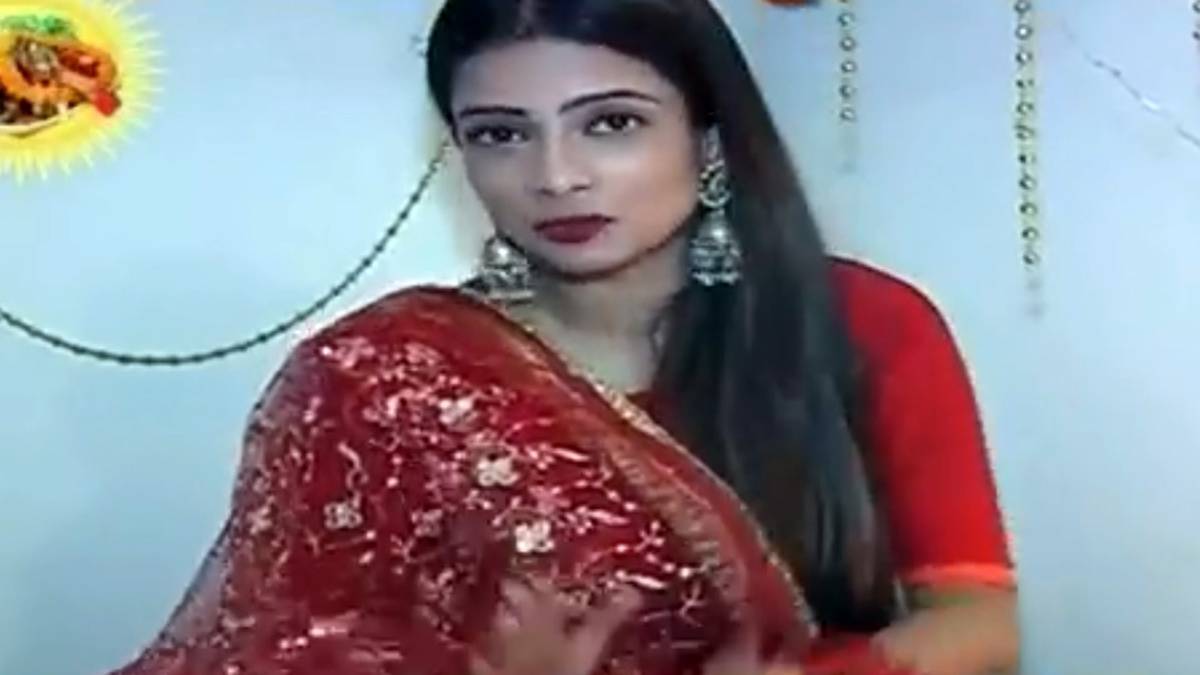 पूजा सिंह ने ऐसे मनाई छठ