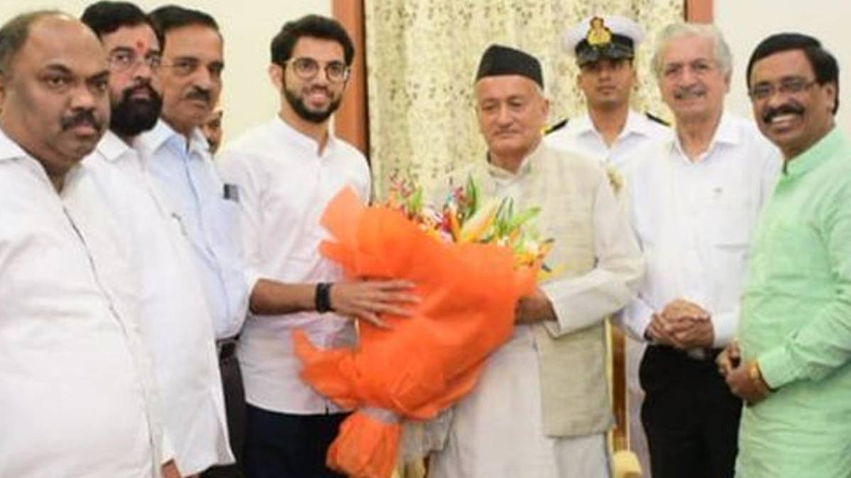 राज्यपाल से मिले शिवसेना नेता(फोटो-ANI)