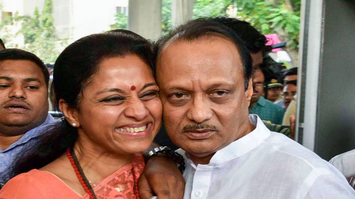 परिवार में लौटे अजित (फोटो-PTI)