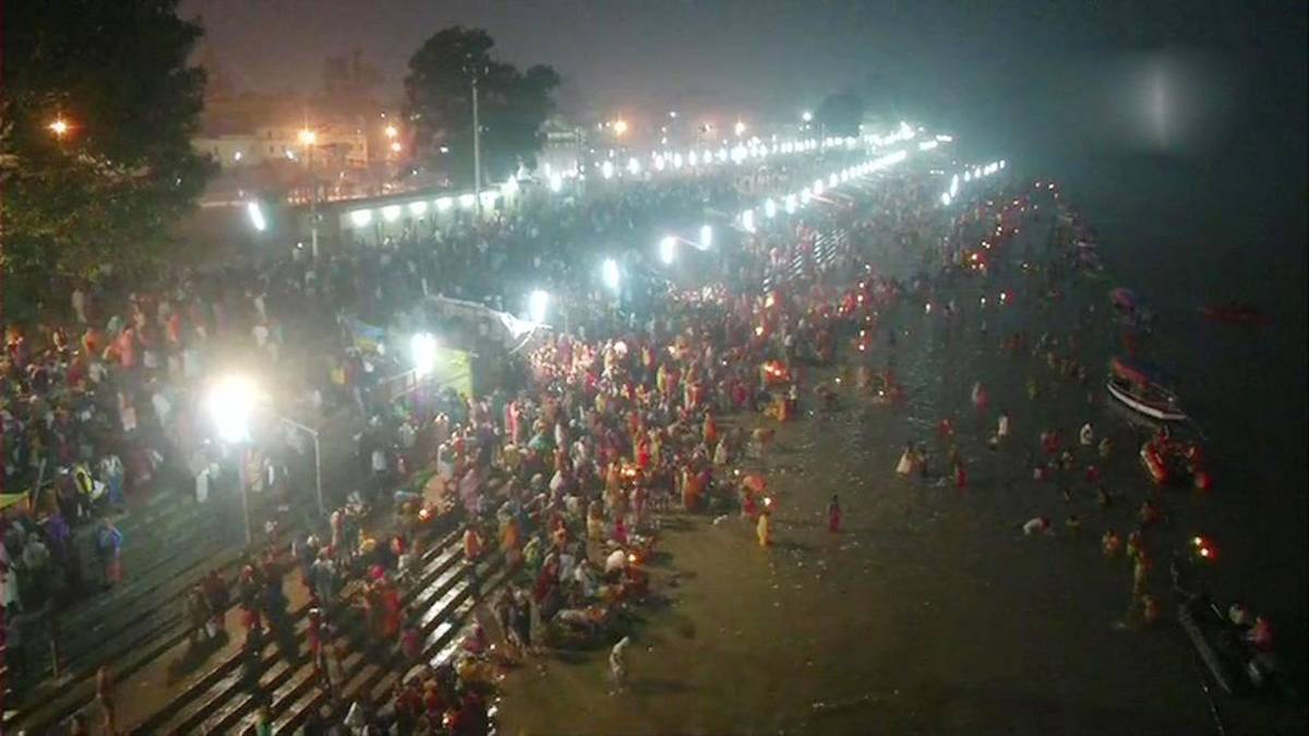 अयोध्या में देव दीपावली (फोटो-ANI)