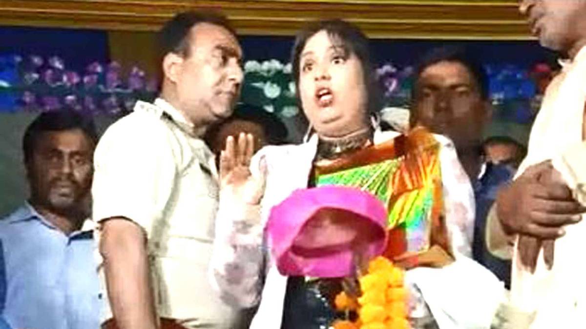 भोजपुरी गायिका देवी