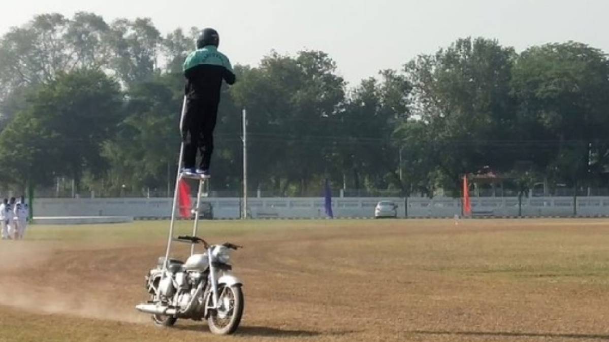 जबलपुर में सेना के डेयरडेविल ने करतब दिखाए (Video Grab)