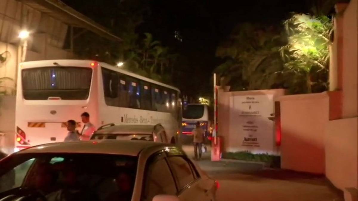 होटलों  में कांग्रेस, एनसीपी, शिवसेना के विधायक (फाइल फोटो-ANI)