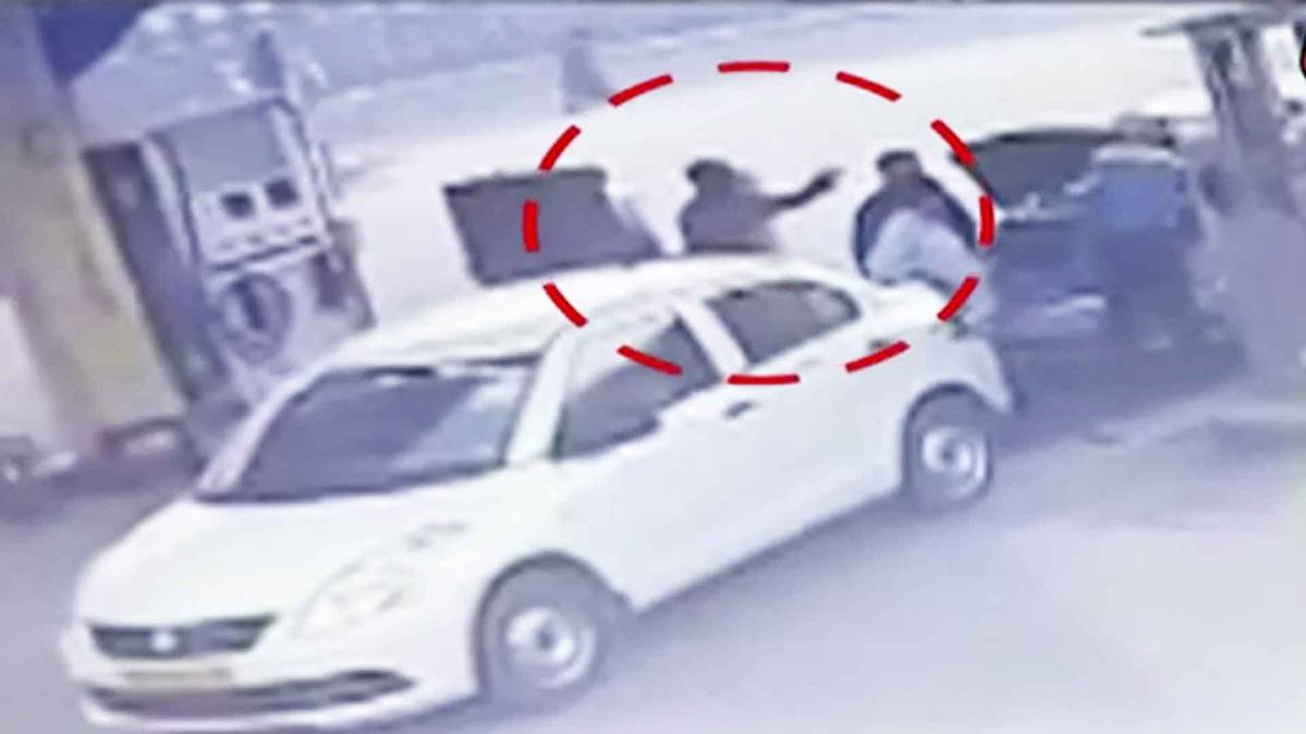 पेट्रोल पंप पर शख्स को मारी गोली