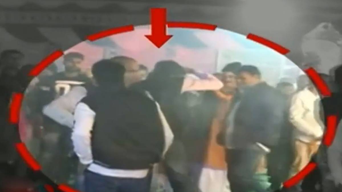 शादी समारोह के दौरान फायरिंग में वीडियोग्राफर की मौत (Video grab)