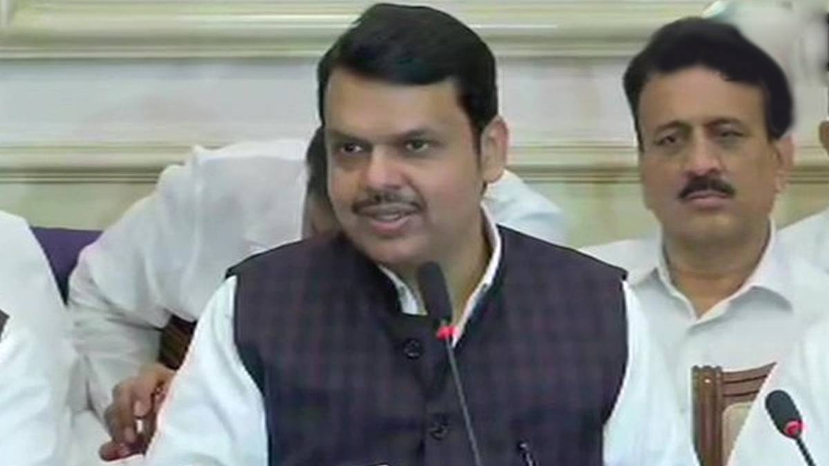 इस्‍तीफे के बाद फडणवीस की प्रेस कॉन्‍फ्रेंस(फोटो-ANI)