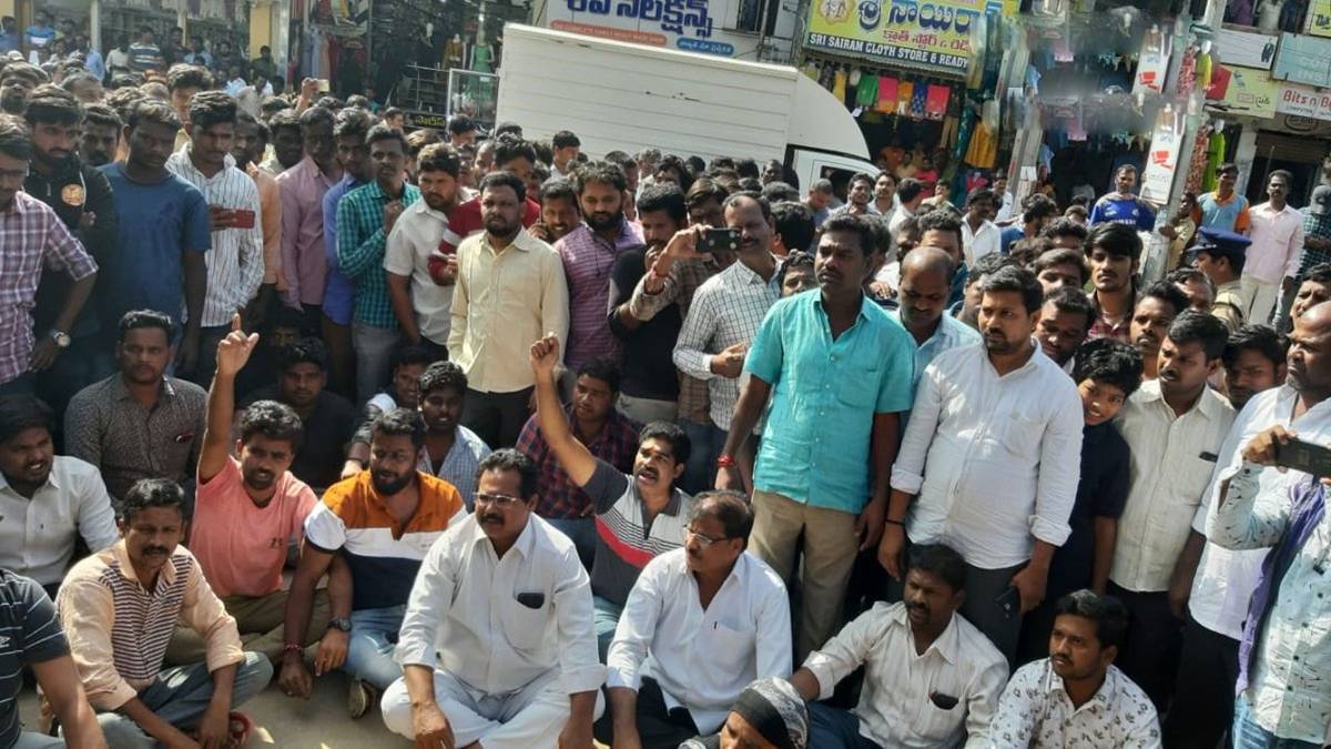 हैवानियत से उबला देश (फोटो-ANI)