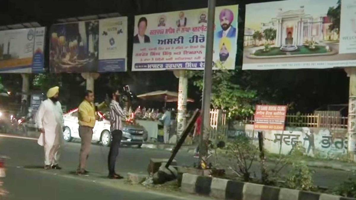 The posters read,"Navjot Singh Sidhu and Imran Khan are the real heroes (PHOTO ANI)