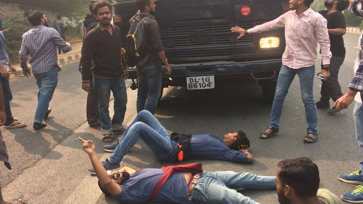 JNU में जबरदस्त हंगामा