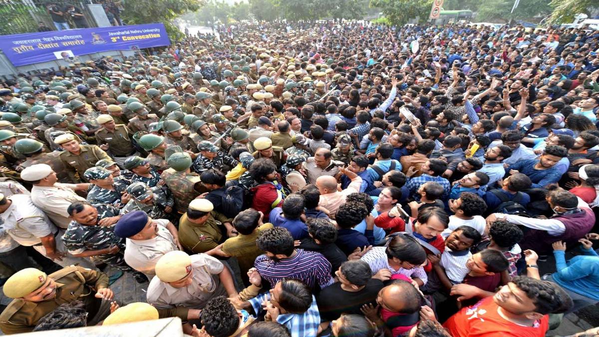 JNU यूनिवर्सिटी में बवाल (फोटो-IANS)
