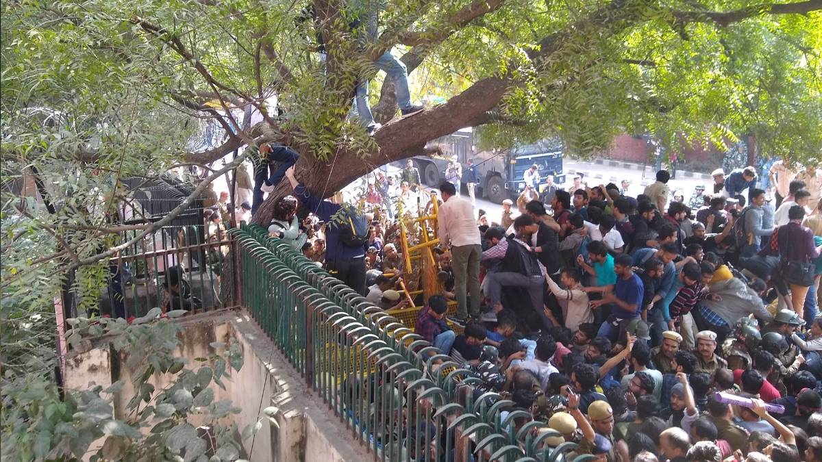 जेएनयू के आस-पास धारा 144 लागू(फोटो-Twitter)