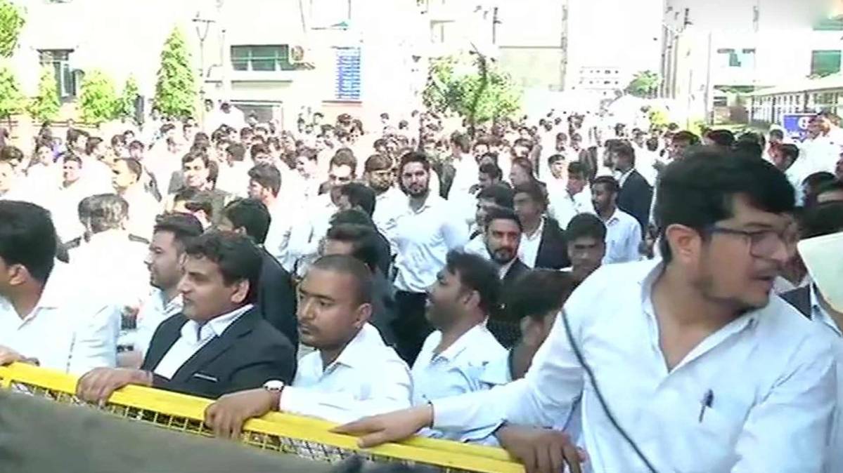 दिल्ली में वकीलों का प्रदर्शन (Photo ANI)