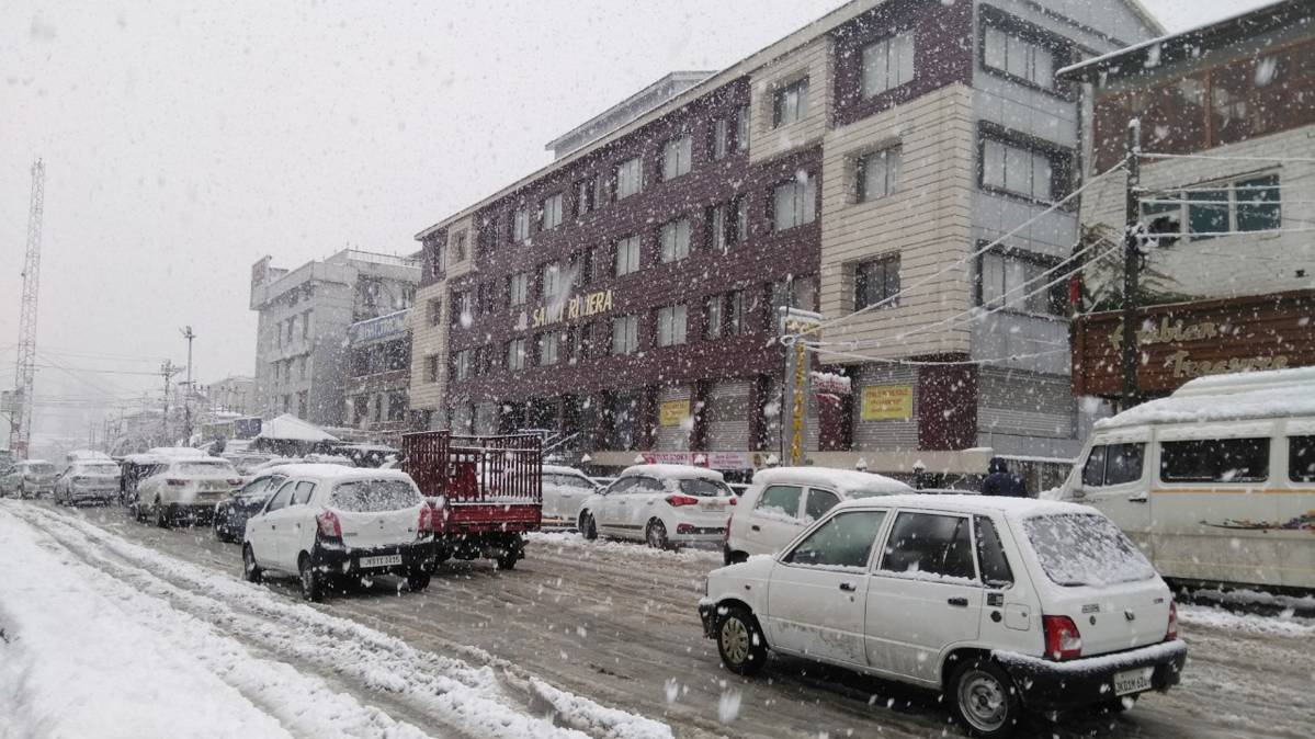 कश्मीर में बर्फबारी(फोटो-RoufAhmad Roshangar)