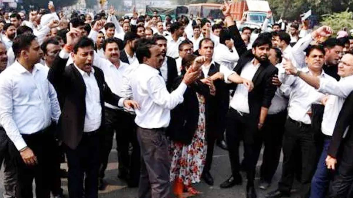 पुलिस- वकील विवाद