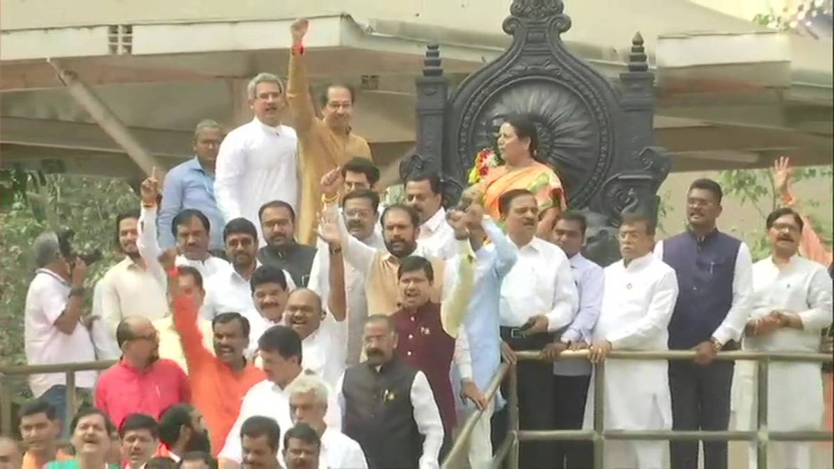 उद्धव सरकार की नई पारी शुरू (फोटो-ANI)