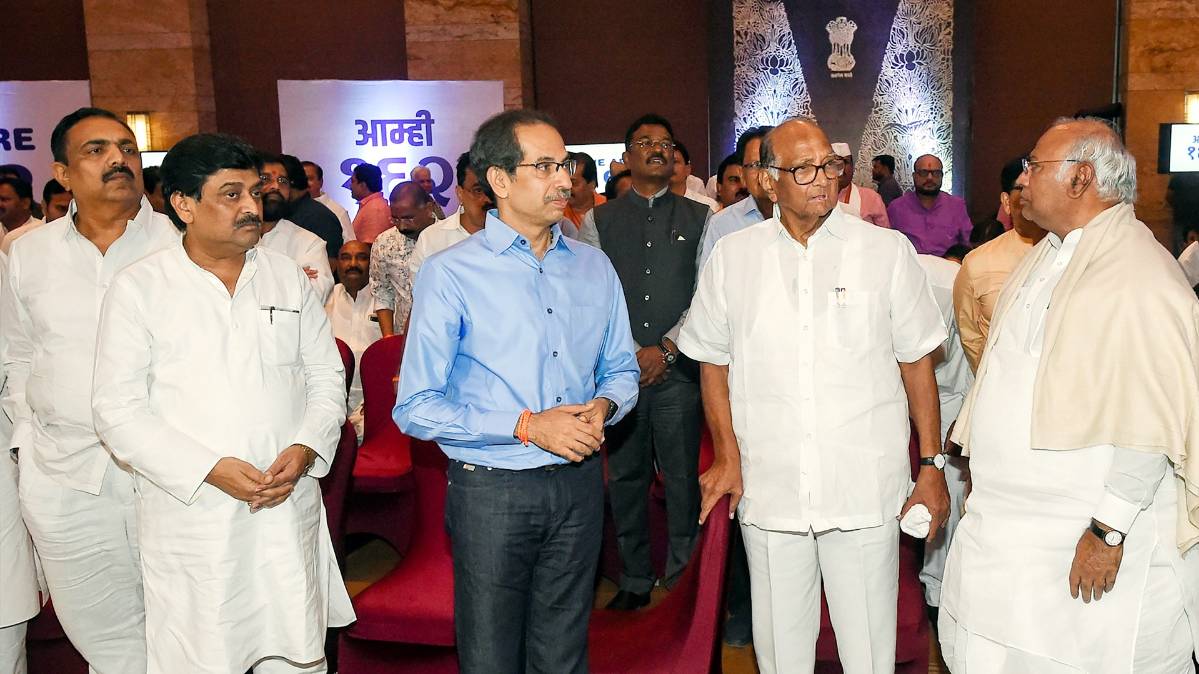 कांग्रेस- शिवसेना- NCP के विधायक (PTI)