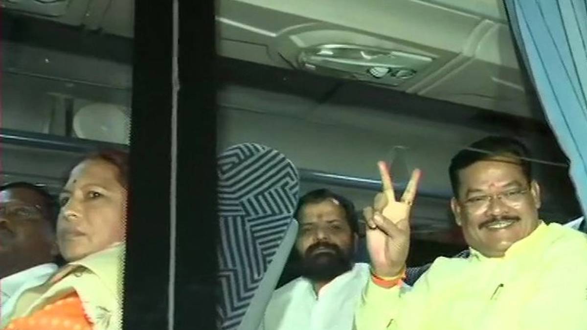 विधायक बचाओ अभियान (फोटो- ANI)