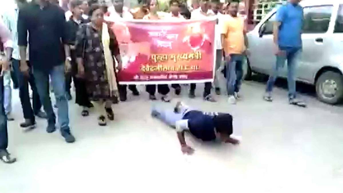 देवेंद्र फडणवीस के लिए प्रार्थना